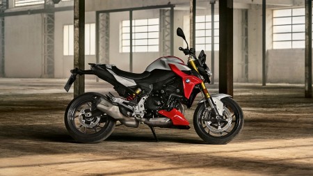 Новий BMW F 900 R. Новий BMW F 900 R.